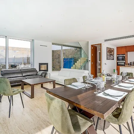 5 Bedroom Cozy In Holiday home *